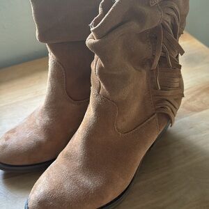 Western Fringed Suede boots 👢